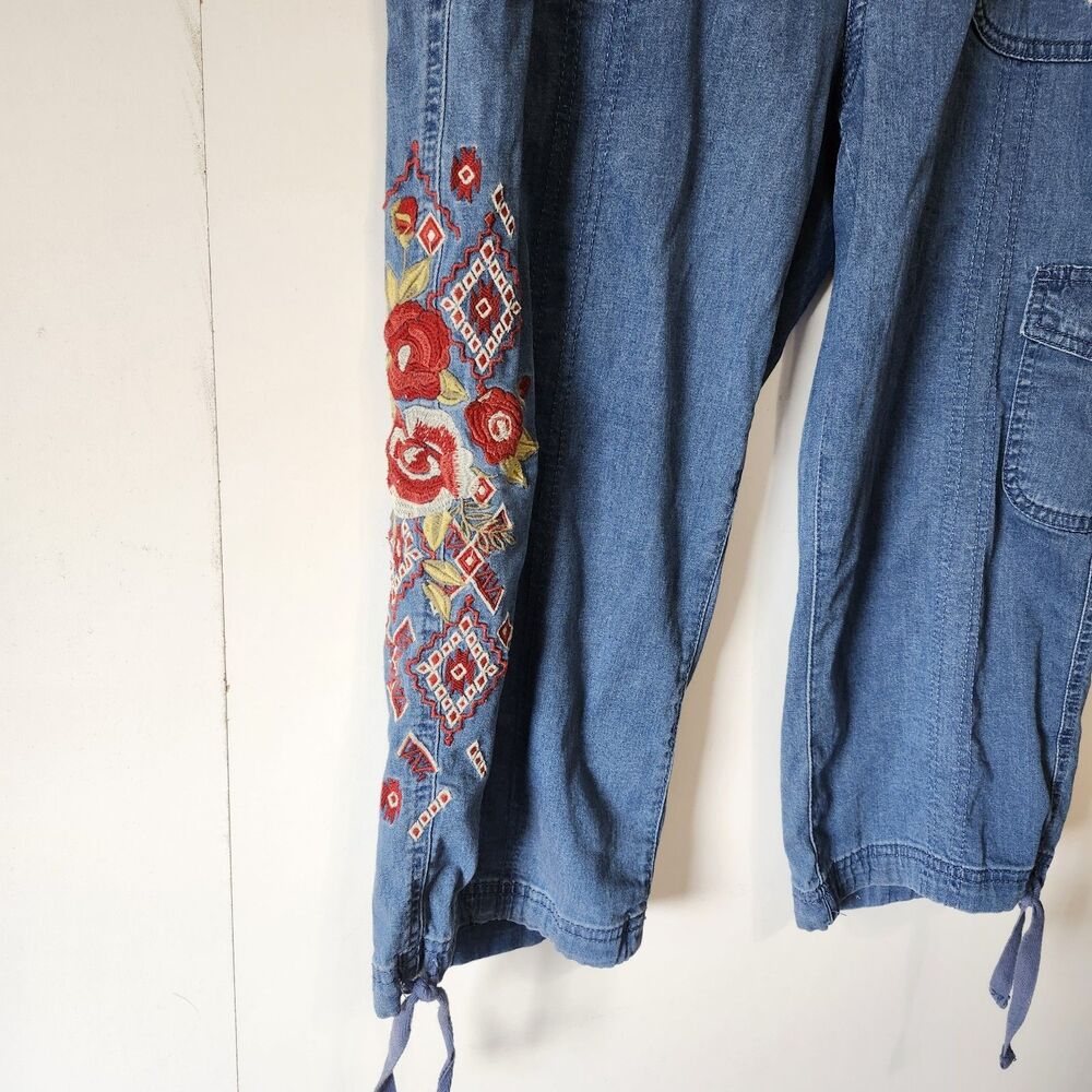 St Johns Bay Embroidered Denim Capri Pants Cargo Pocket Stretch Blue Womens 4 - Picture 4 of 13